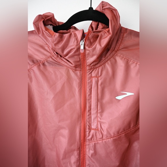 Brooks Running Lightweight Windbreaker- All Altitude - Picture 4 of 9